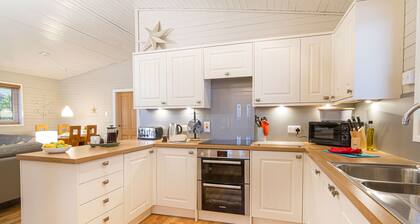 Keer Lodge a lakeshore haven @ Pine Lake Resort
