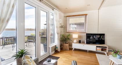 Keer Lodge a lakeshore haven @ Pine Lake Resort