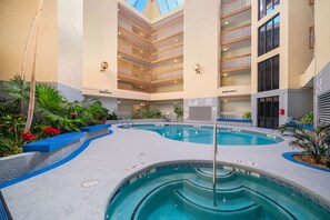 Piscine couverte, piscine extérieure