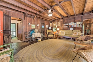 Interior - Douglas 'Whispering Winds' Cottage w/ Beach! (Douglas)