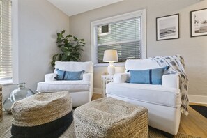 Interior - Paradise on Palmway 3/2 Cottage Walk to the Beach (Lake Worth Beach)