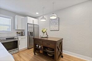 Fridge, microwave, oven, stovetop - Paradise on Palmway 3/2 Cottage Walk to the Beach (Lake Worth Beach)