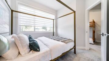 3 bedrooms, desk, iron/ironing board, travel cot