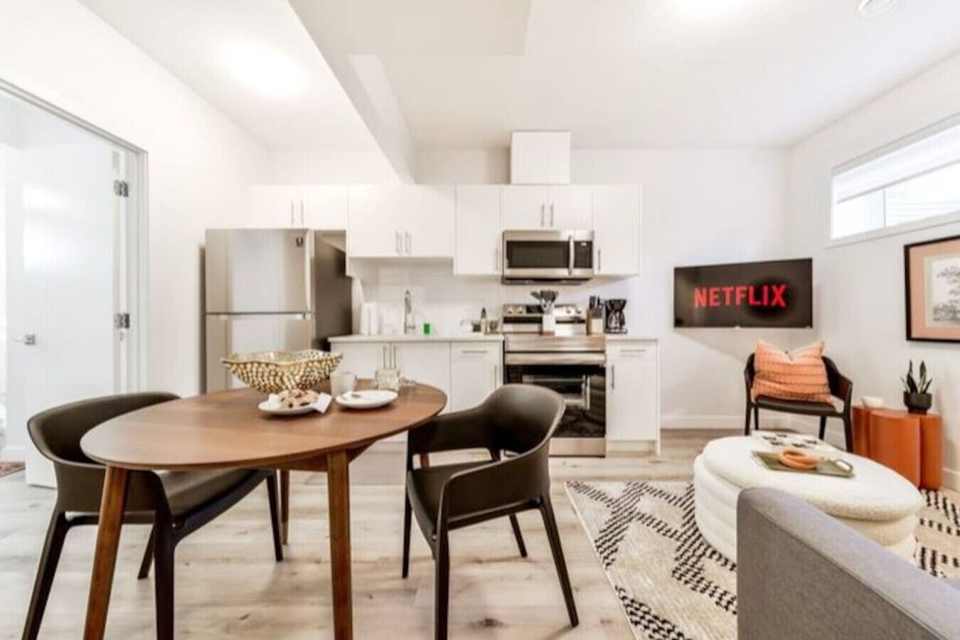 Køleskab, mikrobølgeovn, ovn, kogeplade