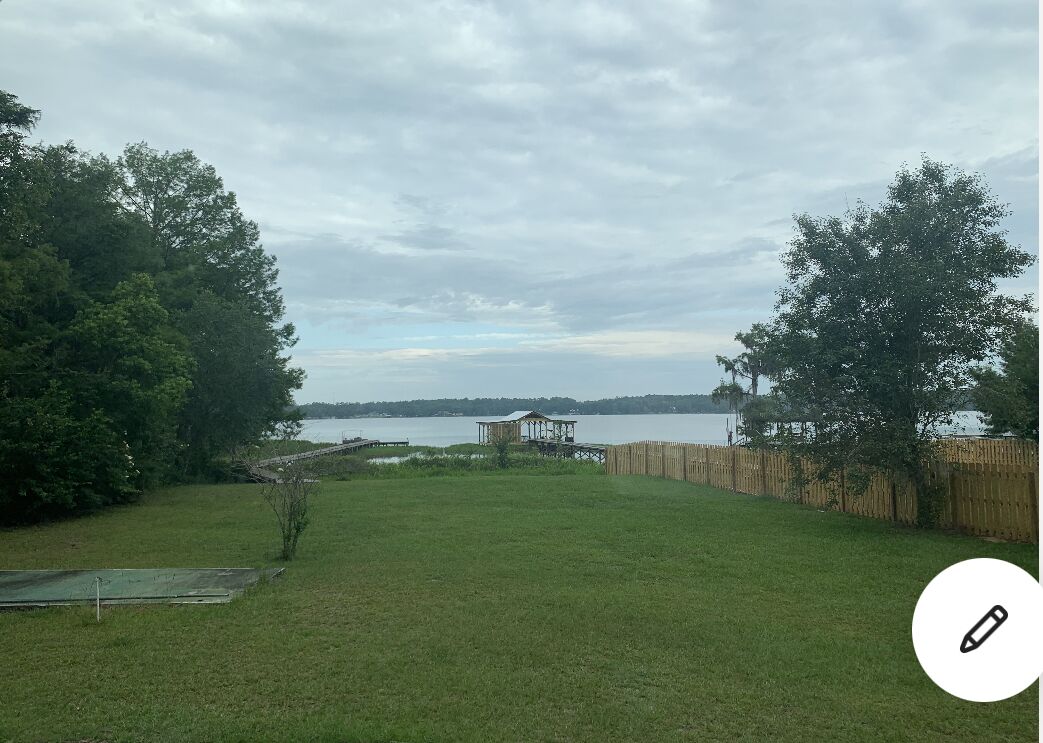 Family home on the lake.                            Please read the description!