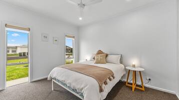 3 bedrooms, iron/ironing board, WiFi, bed sheets