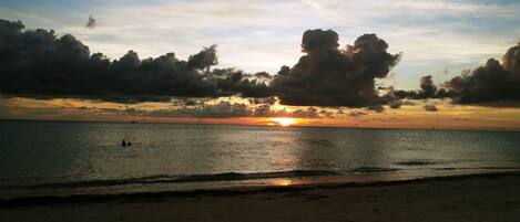 Solsenger og strandhåndklær