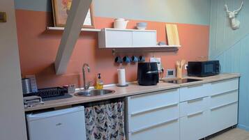 Fridge, microwave, coffee/tea maker, toaster