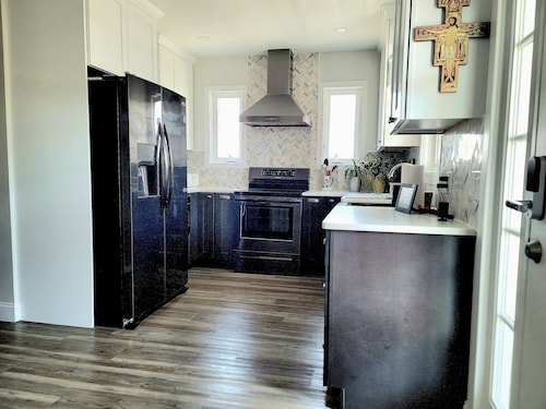 Cityline suite Three miles to PC, RIC, BROWN, JWU, &RISD