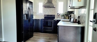 Cityline suite Three miles to PC, RIC, BROWN, JWU, &RISD