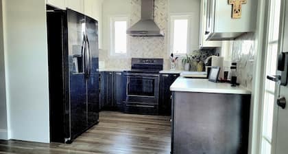 Cityline suite Three miles to PC, RIC, BROWN, JWU, &RISD