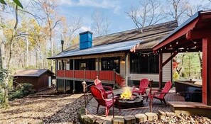 Property grounds - Laurel Ridge, Privacy yet minutes from downtown, Dupont & Pisgah National Forest (Pisgah Forest)