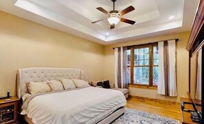3 bedrooms, WiFi, bed sheets - Laurel Ridge, Privacy yet minutes from downtown, Dupont & Pisgah National Forest (Pisgah Forest)