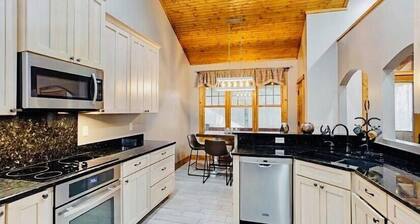 Laurel Ridge, Privacy yet minutes from downtown, Dupont & Pisgah National Forest