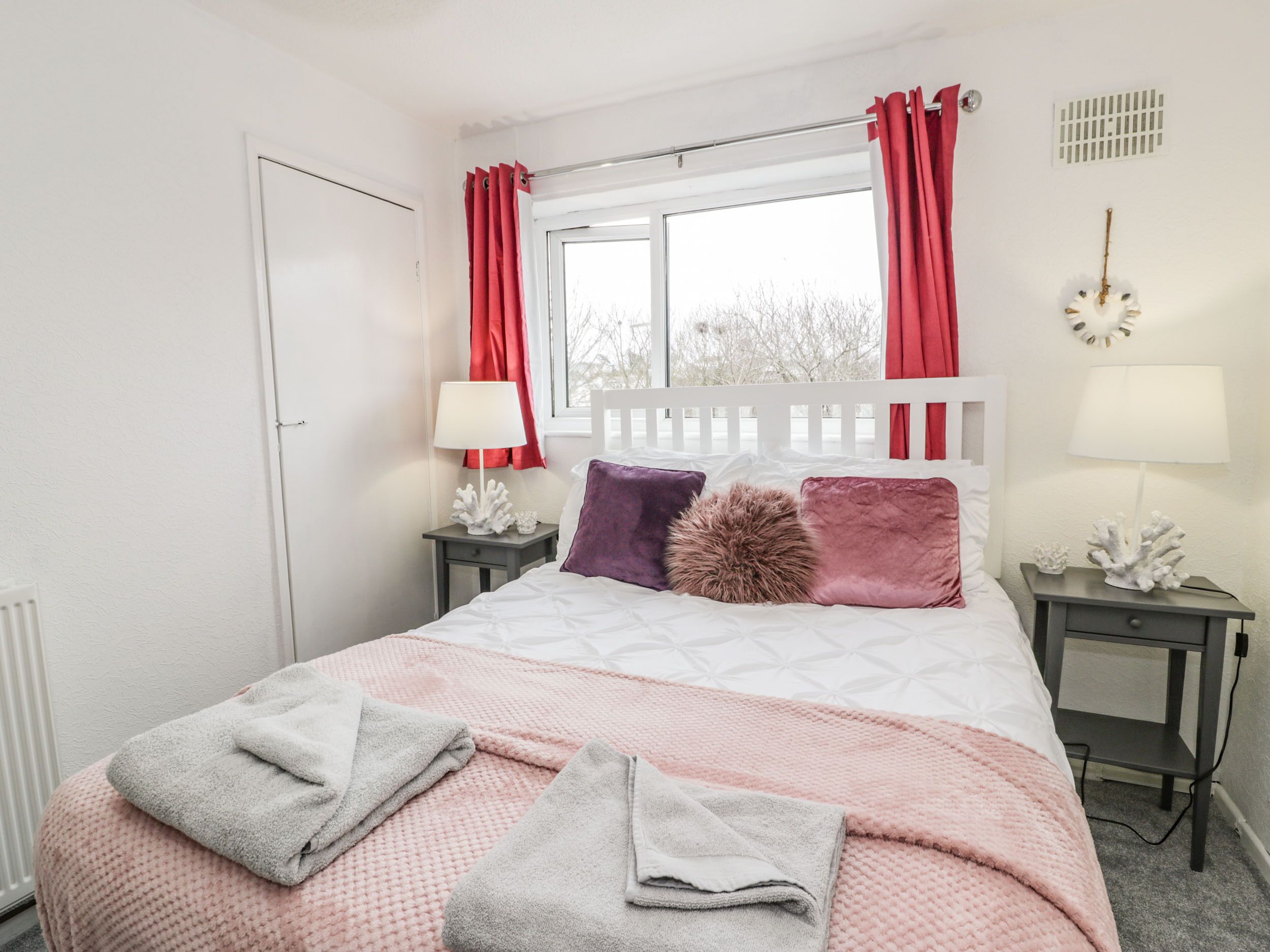 Cottage | 4 bedrooms, individually decorated, individually furnished, free WiFi