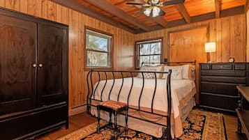 3 soverom, skrivebord, strykejern/-brett og wi-fi (inkludert)