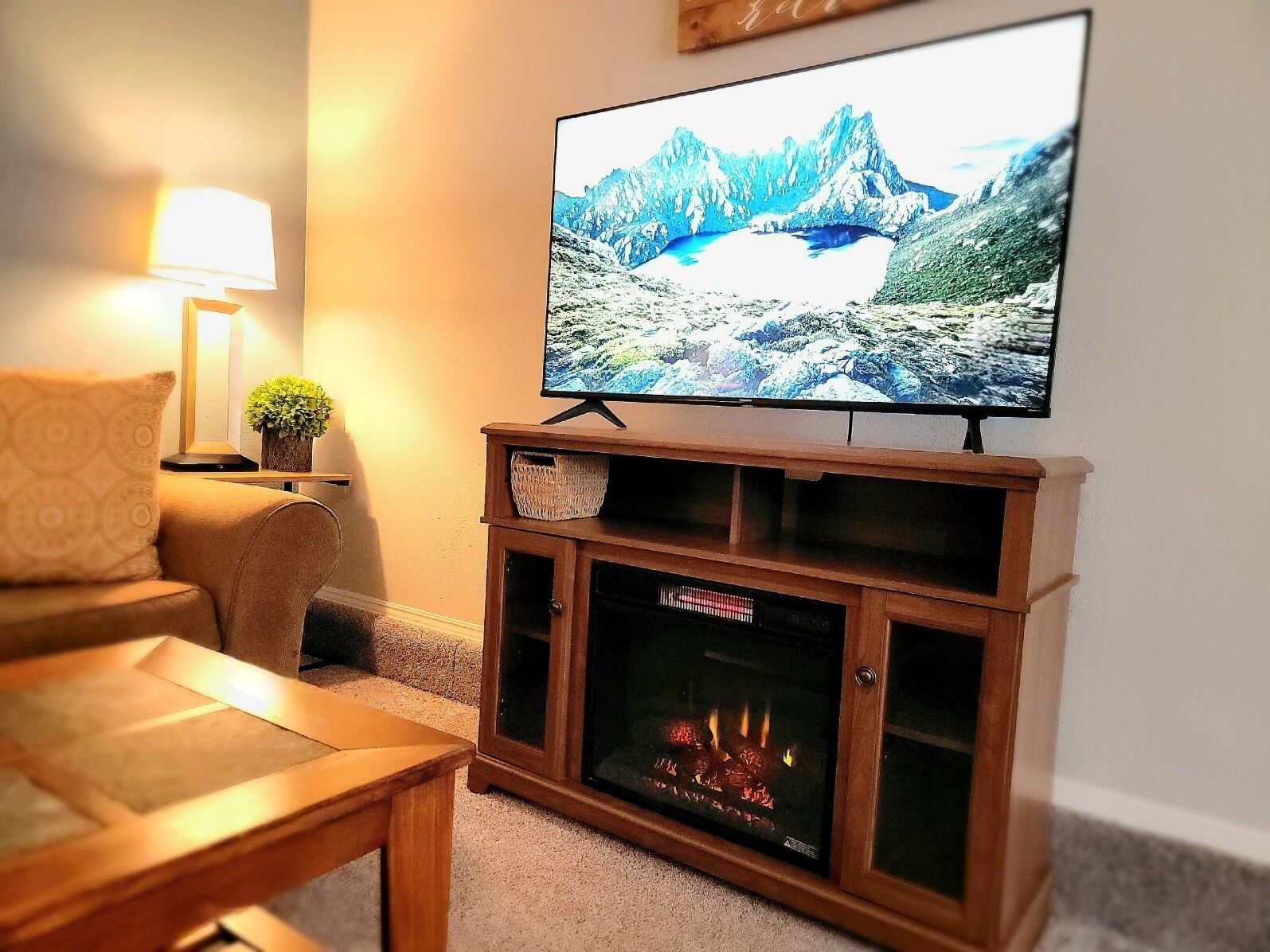 Smart-TV, peis og bøker