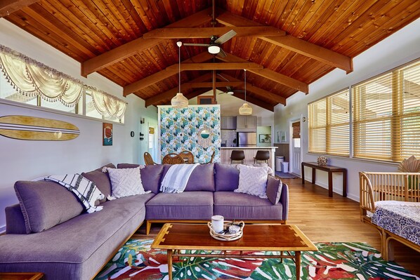 Smart TV - 2 Bdrm Treasure Coast Bungalow Near to the Beach (Fort Pierce)