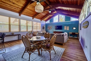 Smart TV - 2 Bdrm Treasure Coast Bungalow Near to the Beach (Fort Pierce)