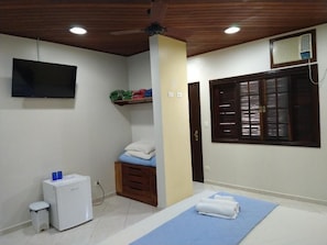 Free WiFi, bed sheets - Pousada Albamar (Guarujá)