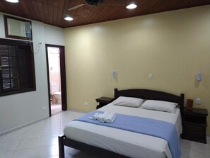 Free WiFi, bed sheets - Pousada Albamar (Guarujá)