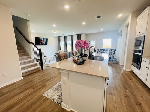 Cheerful 5 bedroom Home - 6 miles from Samsung