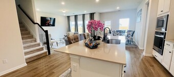 Cheerful 5 bedroom Home - 6 miles from Samsung