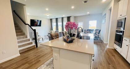 Cheerful 5 bedroom Home - 6 miles from Samsung