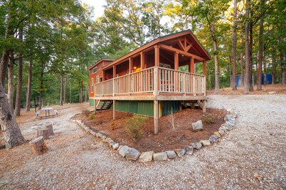 Lake House Cottage at Safe Harbor Brady Mountain on Lake Ouachita!