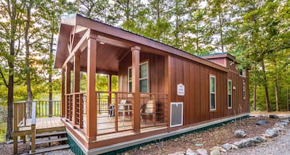 Lake House Cottage at Safe Harbor Brady Mountain on Lake Ouachita!