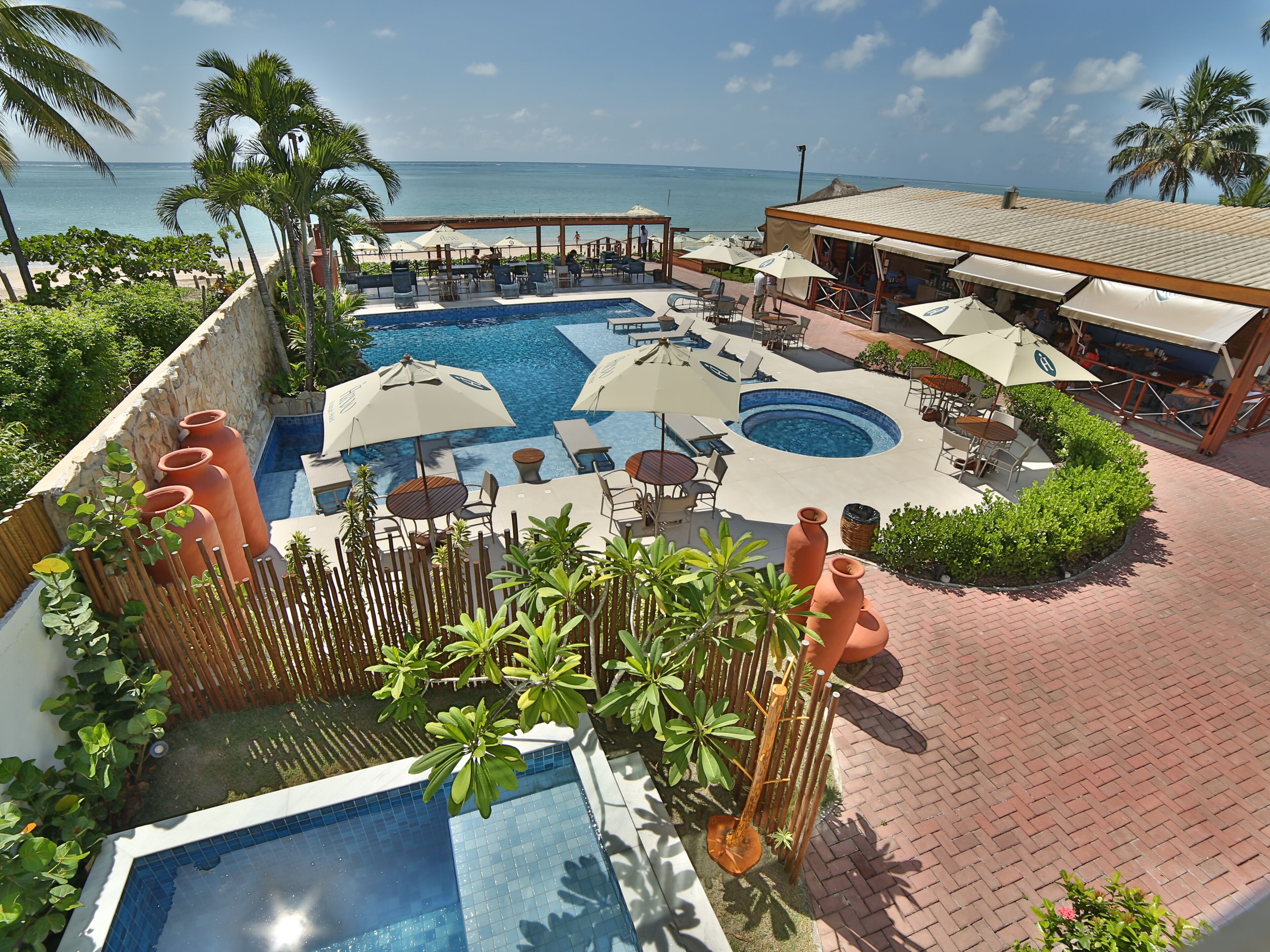 Vista para praia/oceano