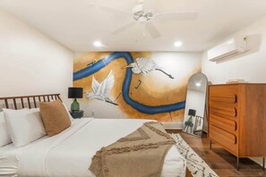 2 slaapkamers, een strijkplank/strijkijzer, reisbedje, wifi