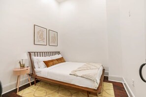 4 chambres, fer et planche à repasser, lit de bébé portatif, Wi-Fi