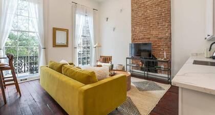 The 10th Muse Upscale Art Filled Suite Near FQ+PKG