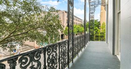 The 10th Muse Upscale Art Filled Suite Near FQ+PKG