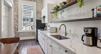 Ziggy Unit:Warm Upscale Art Filled Suite nearFQ+pk