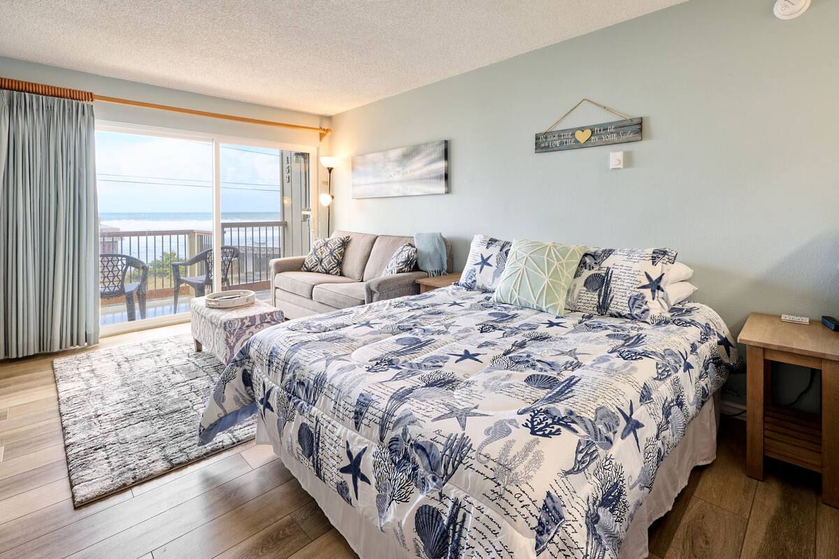 Deluxe Studio, Fireplace, Ocean View | Laptop workspace, WiFi (free), individually decorated