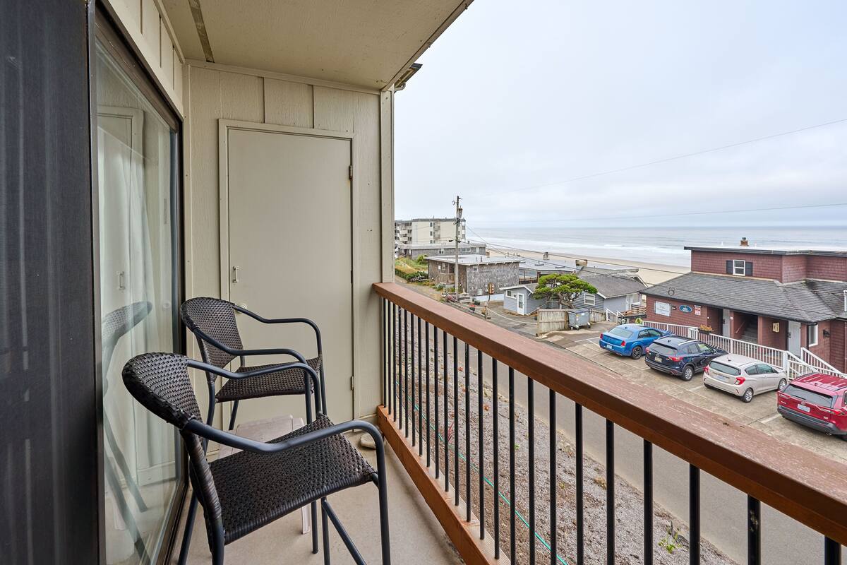 Deluxe Condo, 1 Queen Bed with Sofa bed, Fireplace, Sea View | Terrace/patio