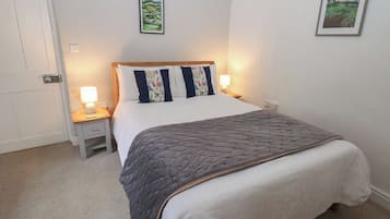 Cottage | 2 bedrooms, individually decorated, individually furnished, free WiFi