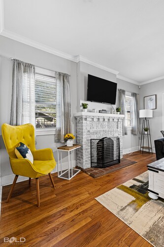 Stunning, southern charm home w/ king bed