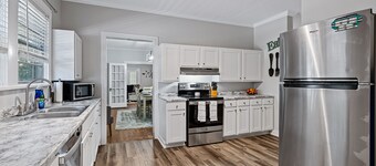 Stunning, southern charm home w/ king bed