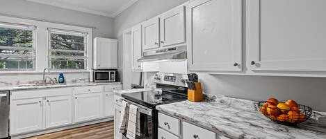 Fridge, microwave, oven, coffee/tea maker