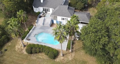 Lake Front Home with Pool! Jet Ski rental available!!
