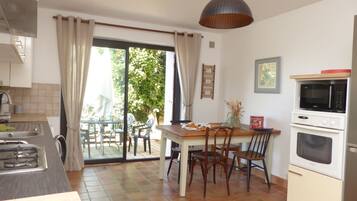 Réfrigérateur, micro-ondes, four, lave-vaisselle