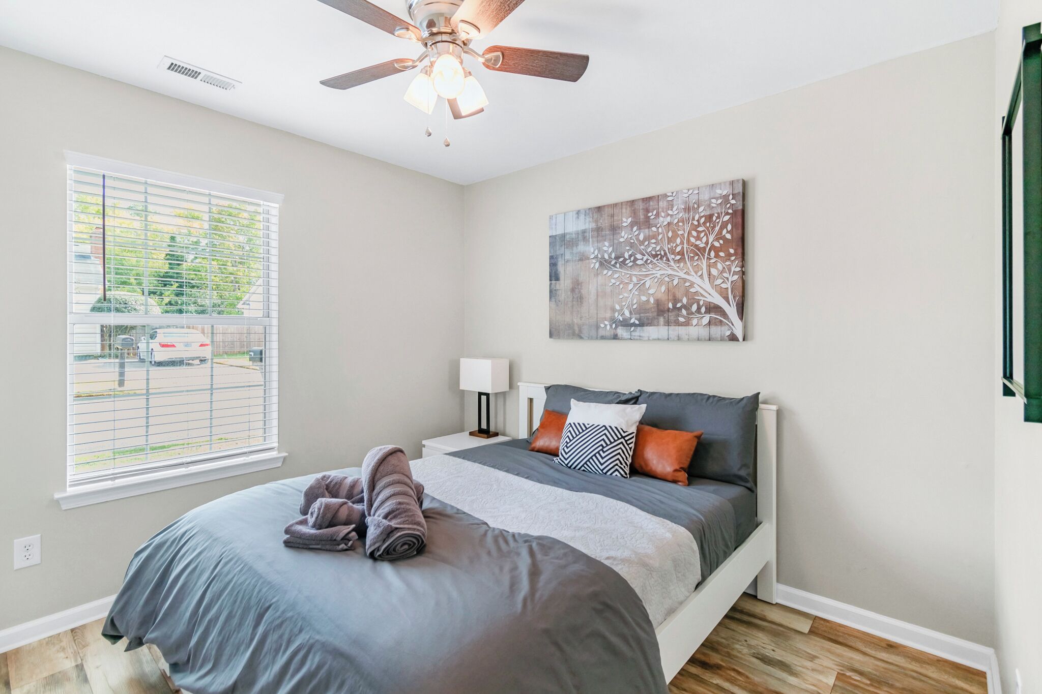 3 habitaciones, escritorio, tabla de planchar con plancha y wifi gratis 