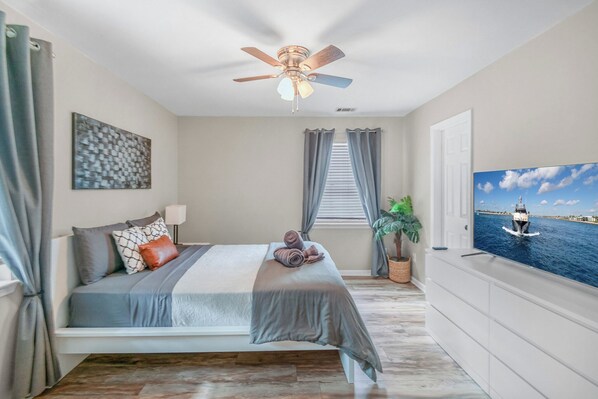 3 makuuhuonetta, työpöytä, silitysrauta/-lauta, ilmainen Wi-Fi