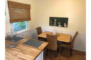 Dining - Dog friendly zen bungalow with fenced in yard. (Minneapolis)