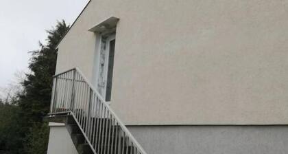 T4 apartment in a quiet bungalow, close to amenities