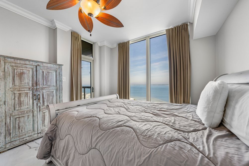 2 bedrooms, iron/ironing board, bed sheets