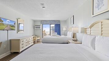 Tabla de planchar con plancha, wifi y ropa de cama